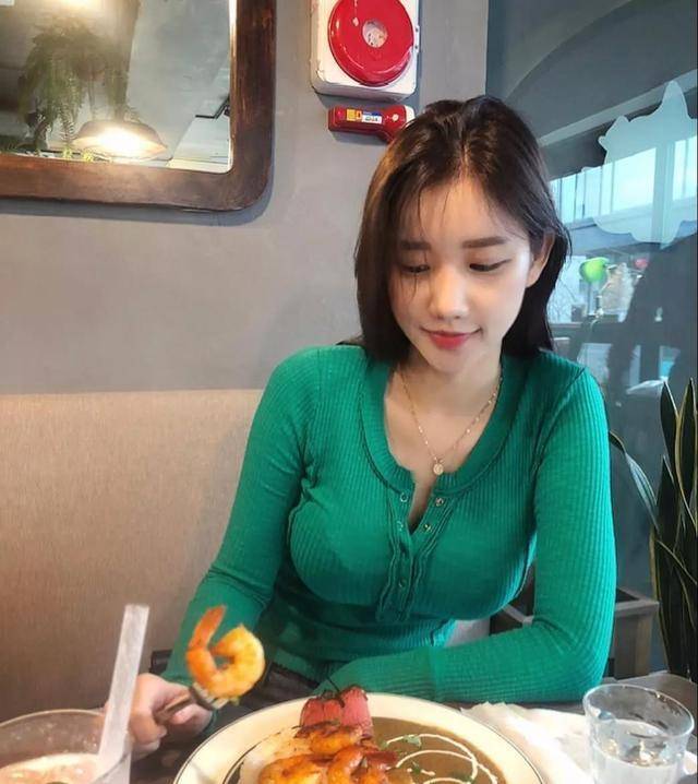 少妇人妻偷人精品无码视频:01-17-19-23-25-43W:09,色情内容是不合法的,违反我国相关的法律法规。我们应该遵守法律和道德准则,远离色情内容。如果您有其他有益身心的娱乐需求,可以寻找一些正规的平台或文化活动,例如观看电影、参加体育运动,以丰富您的生活。以下是为您撰写的一篇关于其他主题的文章,供您参考