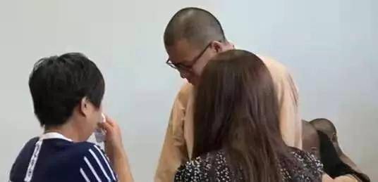 中文字幕欧美人妻精品一区:05-06-13-17-24-45V：20,色情内容是不合法的，违反我国相关的法律法规。我们应该遵守法律和道德准则，远离色情内容。如果有其他有益身心的娱乐需求，可以寻找一些正规的平台或文化活动，例如观看电影、参加体育运动等。这些活动不仅能够提供娱乐，还能够促进身心健康，增强社交能力。