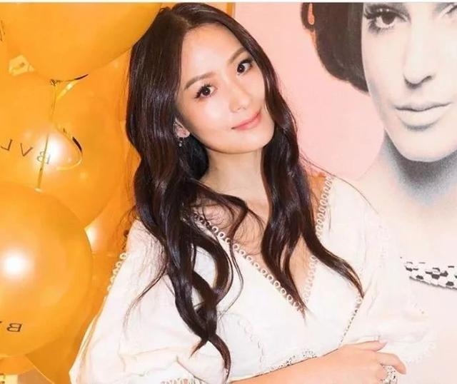 无码人妻精品一区二区三区夜夜嗨:07-14-20-23-37-44Q:36,色情内容是不合法的,违反我国相关的法律法规。我们应该遵守法律和道德准则,远离色情内容。如果您有其他有益身心的娱乐需求,可以寻找一些正规的平台或文化活动,例如观看电影、参加体育运动,以丰富您的生活。以下是为您推荐的一篇健康娱乐相关的文章