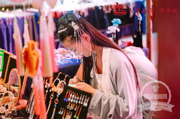 无码人妻精品一区二区三区夜夜嗨:07-14-20-23-37-44Q:36,色情内容是不合法的,违反我国相关的法律法规。我们应该遵守法律和道德准则,远离色情内容。如果您有其他有益身心的娱乐需求,可以寻找一些正规的平台或文化活动,例如观看电影、参加体育运动,以丰富您的生活。以下是为您推荐的一篇健康娱乐相关的文章