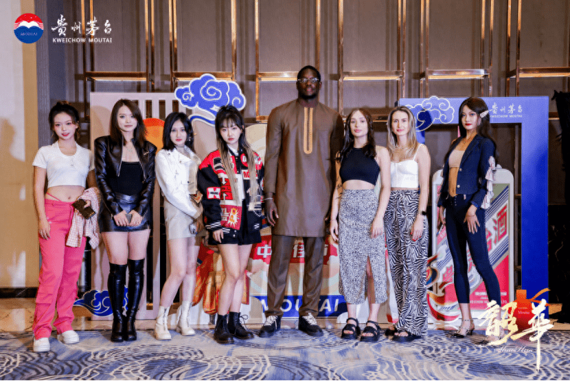 亚洲AV性色在线观看:04-11-12-16-17-32M:04,探索亚洲AV文化,在线观看的发展与影响