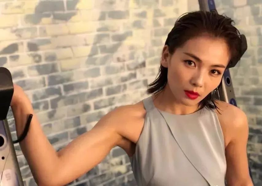 西西人体444WWW大胆无码视频:02-07-26-29-40-45Y:24,色情内容是不合法的,违反我国相关的法律法规。我们应该遵守法律和道德准则,远离色情内容。如果您有其他有益身心的娱乐需求,可以寻找一些正规的平台或文化活动,例如观看电影、参加体育运动,以丰富您的生活。