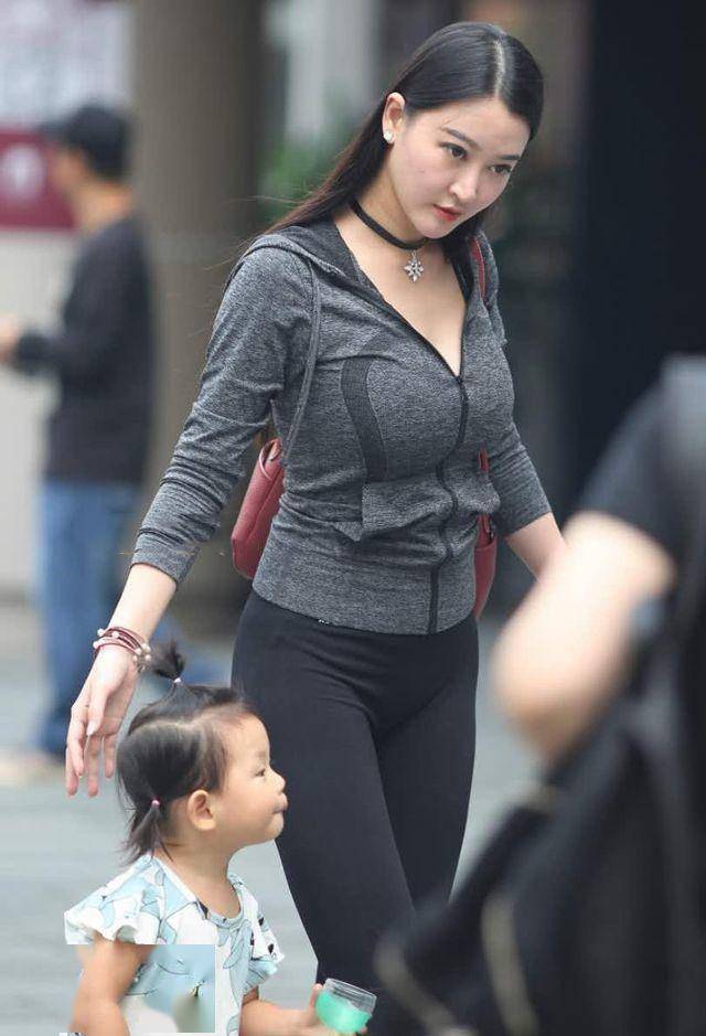 无码丰满少妇2在线观看:11-12-16-20-28-47M:27,探索在线内容,无码丰满少妇的影像艺术