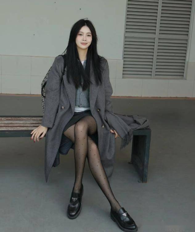 国产黑色丝袜在线播放:01-11-20-24-34-46W:34,国产黑色丝袜在线播放,探索时尚与文化的交融之美