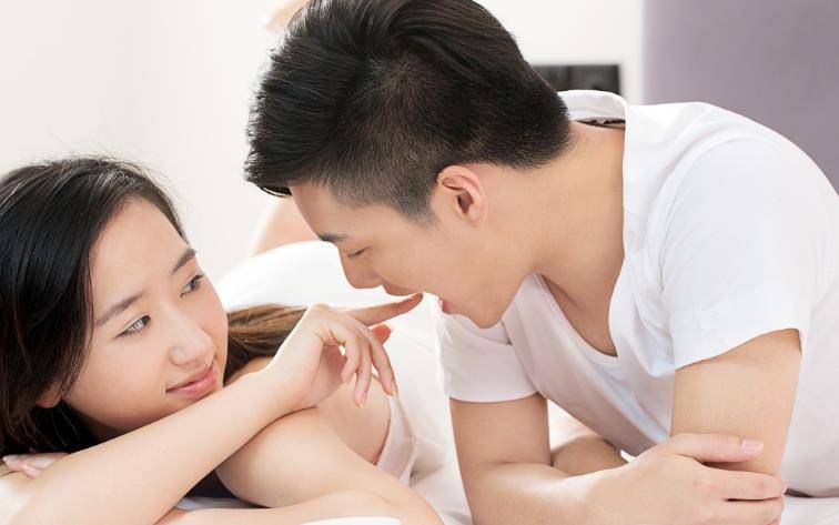 男女一边摸一边做爽爽:05-06-14-16-37-42R:24,男女间的微妙触摸与共享愉悦时刻