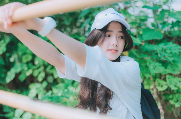 少妇真人直播免费视频:01-18-22-28-38-46C:01,少妇真人直播免费视频的探索与反思(深度好文,请勿盲目传播)