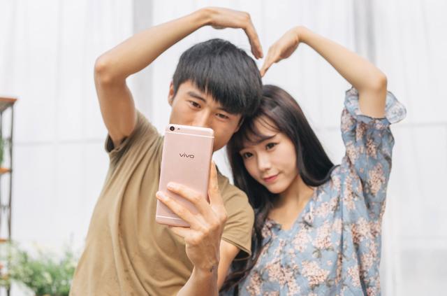 自拍偷自拍亚洲精品情侣:09-12-19-20-38-43Y:07,关于自拍偷自拍亚洲精品情侣的探索,深度解析一种文化现象