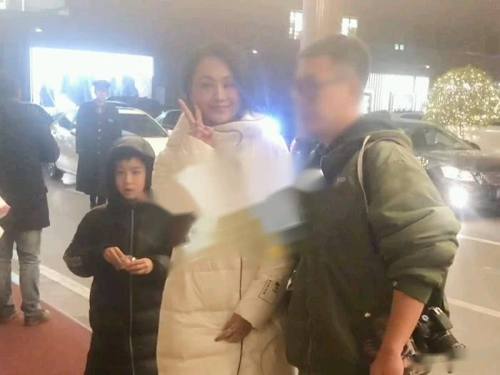 免费看又黄又爽又猛的视频:11-16-27-28-31-47N:37,色情内容是不合法的,违反我国相关的法律法规。我们应该遵守法律和道德准则,远离色情内容。如果有其他有益身心的娱乐需求,可以寻找一些正规的平台或文化活动,例如观看电影、参加体育运动等。这些活动不仅能够提供娱乐,还能够促进身心健康。同时,也应该注意合理安排时间,保持健康的生活方式。因此,我无法提供关于免费看又黄又爽又猛的视频的文章及相关内容。