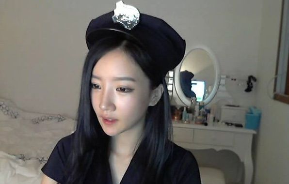 少妇人妻偷人精品免费视频:13-15-16-22-35-38L:14,探索与警示,关于少妇人妻偷人精品免费视频的深度探讨