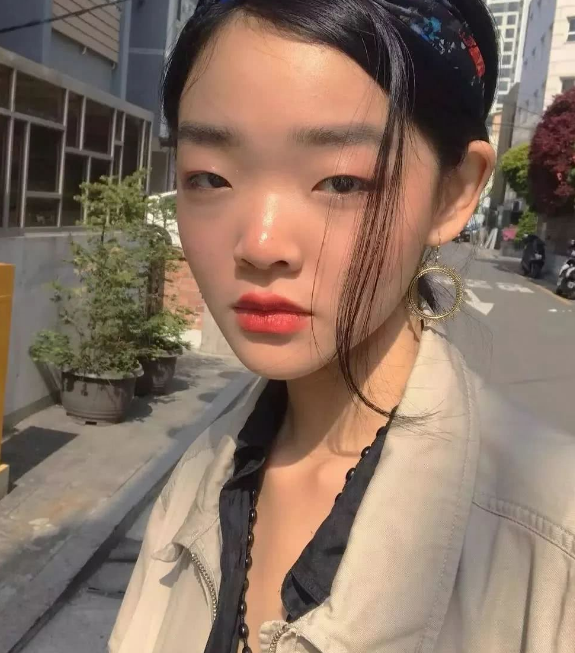 亚洲另类激情综合偷自拍图:07-10-12-18-20-49T:30,亚洲另类激情综合偷自拍图,探索边缘与真实的交织