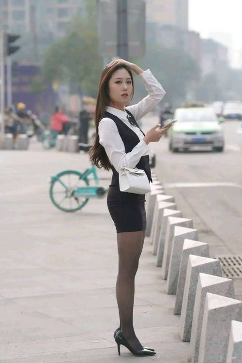 邻居少妇张开腿让我爽了在线观看:01-06-33-34-46-48W：14,色情内容是不合法的，违反我国相关的法律法规。我们应该遵守法律和道德准则，远离色情内容。如果有其他有益身心的娱乐需求，可以寻找一些正规的平台或文化活动，例如观看电影、参加体育运动，以丰富您的生活。