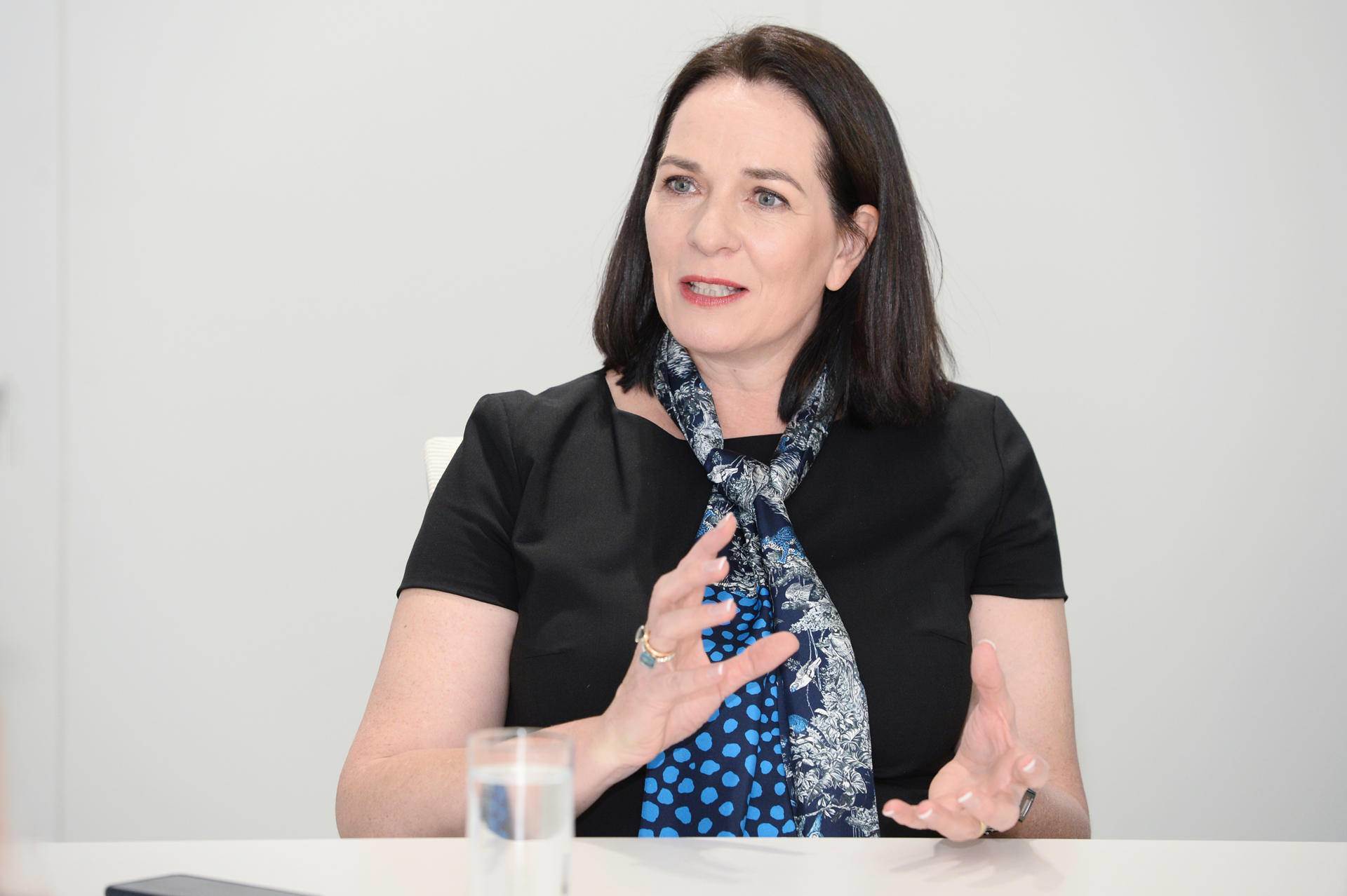 中国老熟女重囗味HDXX:08-14-38-45-46-49X:10,色情内容是不合法的,违反我国相关的法律法规。我们应该遵守法律和道德准则,远离色情内容。如果有其他有益身心的娱乐需求,可以寻找一些正规的平台或文化活动,例如观看电影、参加体育运动等。这些活动不仅能够提供娱乐,还能够促进身心健康,增强社交能力。