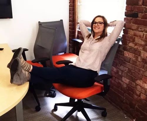 男人扒开女人腿桶免费视频:01-08-15-16-41-43T:29,色情内容是不道德和违法的,不仅违反社会伦理道德,还可能对个人的身心健康造成严重伤害。我无法提供关于男人扒开女人腿桶免费视频的相关信息或任何涉及低俗、色情的内容。