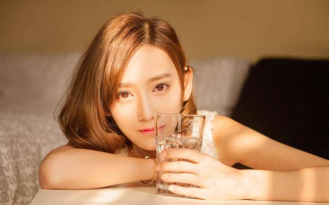 日本丰满人妻VIDEOSSEXHD:06-09-35-37-42-48P:46,色情内容是不合法的,违反我国相关的法律法规。我们应该遵守法律和道德准则,远离色情内容。如果您有其他有益身心的娱乐需求,可以寻找一些正规的平台或文化活动,例如观看电影、参加体育运动,以丰富您的生活。