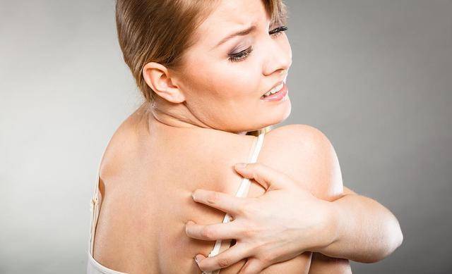 别揉我奶头~嗯~啊~一区二区三区:02-05-12-20-35-36S:20,色情内容是不道德的,可能会对人们造成不良影响。我们应遵守社会道德规范,共同维护网络健康。因此,我无法为您撰写包含不道德或色情内容文章。