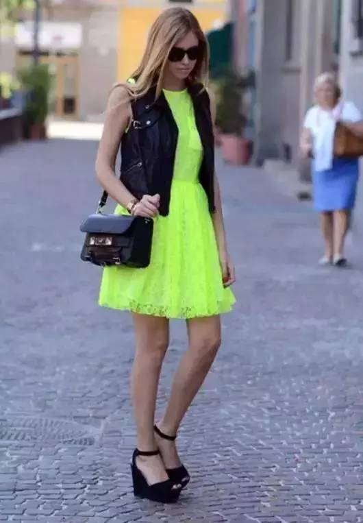 欧洲熟妇色XXXXX欧美老妇HD:11-15-16-19-25-48R:09,色情内容是不合适的,因为它涉及到不恰当的道德和价值观问题。我们应该尊重他人的尊严和隐私,遵守道德准则和社会规范。同时,色情内容可能会对用户造成不良影响,包括心理和情感上的伤害。因此,我无法为您撰写涉及色情关键词的文章。