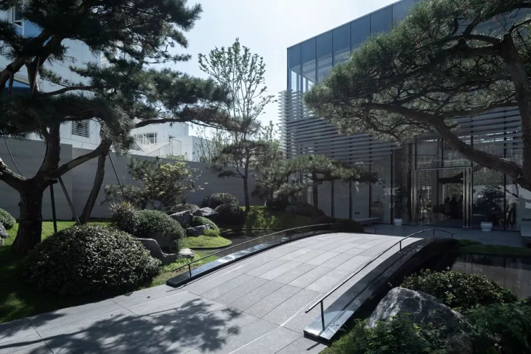 免费精品一区二区三区第35二区:11-14-22-26-31-45V:06,免费精品一区二区三区第35区,探索数字世界的宝藏与惊喜(二区详解及深度体验分享)