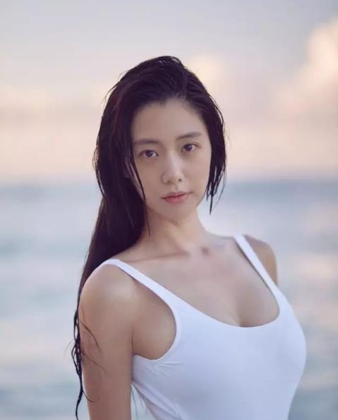 精品亚洲成av人片在线观看ww:21-27-28-30-37-49A:16,探索精品亚洲,在线观看成人影片的新视界