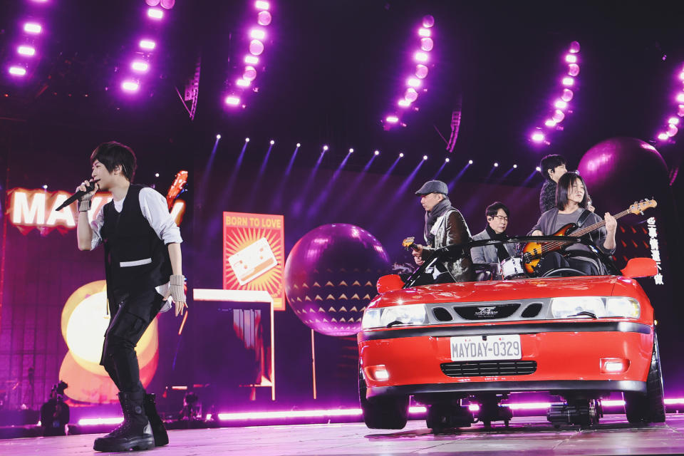 99久久国产综合精品五月天喷水:09-18-25-27-38-48J:41,探索中国影视文化的新疆界,五月天喷水与国产综合精品的独特魅力