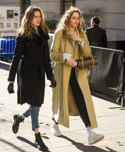 欧美老妇多毛XXXXX极瑞视频:01-02-06-09-18-24R:45,欧美老妇多毛与极瑞视频,探索成熟魅力的独特韵味