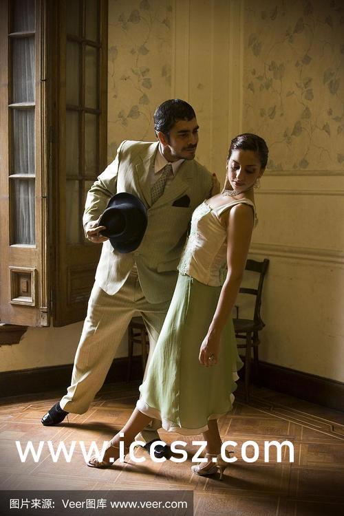 人妻少妇被粗大爽ⅩXXA片在线:14-27-31-33-36-46P:11,色情内容是不合法的,违反我国相关的法律法规。我们应该遵守法律和道德准则,远离色情内容。如果有其他有益身心的娱乐需求,可以寻找一些正规的平台或文化活动,例如观看电影、参加体育运动等。这些活动不仅能够提供娱乐,还能够促进身心健康,增强社交能力。同时,我们应该建立积极、健康、和平的社交关系,尊重他人的权利和尊严,以建立和谐的社会环境。