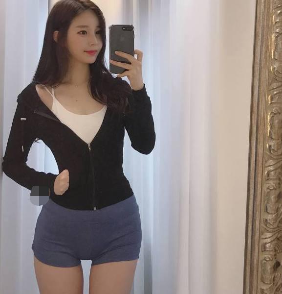 美女扒开腿让男人桶视频在线观看:02-11-22-44-45-48S:41,色情内容是不合法的,违反我国相关的法律法规。我们应该遵守法律和道德准则,远离色情内容。如果有其他有益身心的娱乐需求,可以寻找一些正规的平台或文化活动,例如观看电影、参加体育运动、学习知识等,以丰富您的生活。