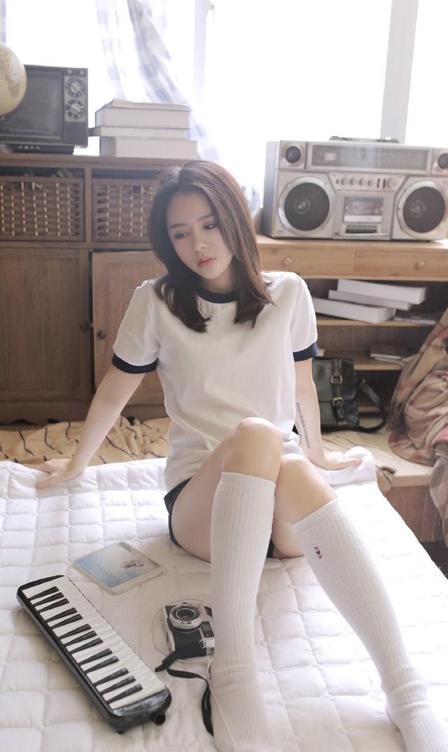 美女扒开腿让男人桶视频在线观看:02-11-22-44-45-48S:41,色情内容是不合法的,违反我国相关的法律法规。我们应该遵守法律和道德准则,远离色情内容。如果有其他有益身心的娱乐需求,可以寻找一些正规的平台或文化活动,例如观看电影、参加体育运动、学习知识等,以丰富您的生活。