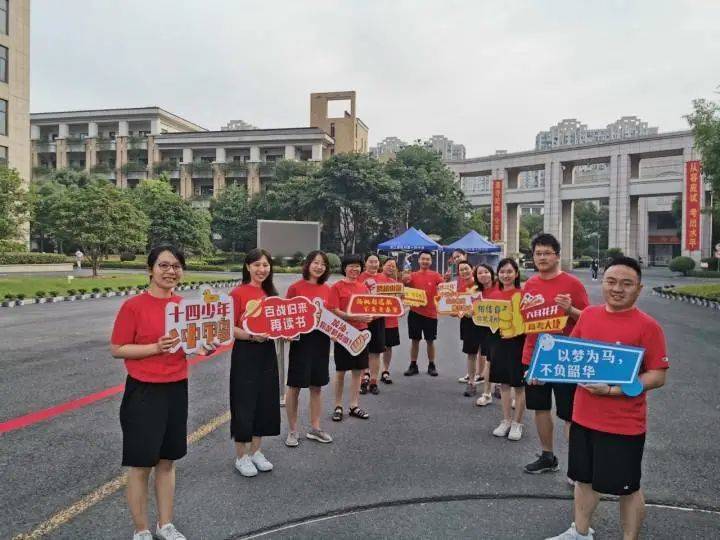 女教师高潮娇喘抽搐A片在线观看:01-09-10-34-41-47U:31,色情内容是不合适的,也是违法的。我无法提供任何涉及色情或成人内容的文章。我的使命是为用户提供准确、有用、合适的信息和帮助。