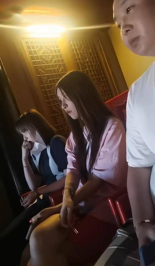 美女扒开屁股让男人J桶进去视频:03-05-10-25-29-48G:27,色情内容是不合法的,违反我国相关的法律法规。我们应该遵守法律和道德准则,远离色情内容。如果您有其他有益身心的娱乐需求,可以寻找一些正规的平台或文化活动,例如观看电影、参加体育运动,以丰富您的生活。