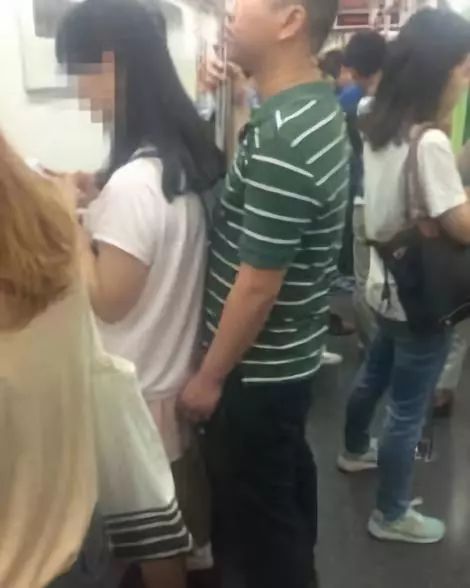 美女扒开屁股让男人J桶进去视频:03-05-10-25-29-48G:27,色情内容是不合法的,违反我国相关的法律法规。我们应该遵守法律和道德准则,远离色情内容。如果您有其他有益身心的娱乐需求,可以寻找一些正规的平台或文化活动,例如观看电影、参加体育运动,以丰富您的生活。