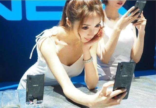 97国产精品麻豆性色aⅴ人妻波:04-05-17-26-27-49X:42,色情内容是不合法的,违反我国相关的法律法规。我们应该遵守法律和道德准则,远离色情内容。如果您有其他有益身心的娱乐需求,可以寻找一些正规的平台或文化活动,例如观看电影、参加体育运动,以丰富您的生活。